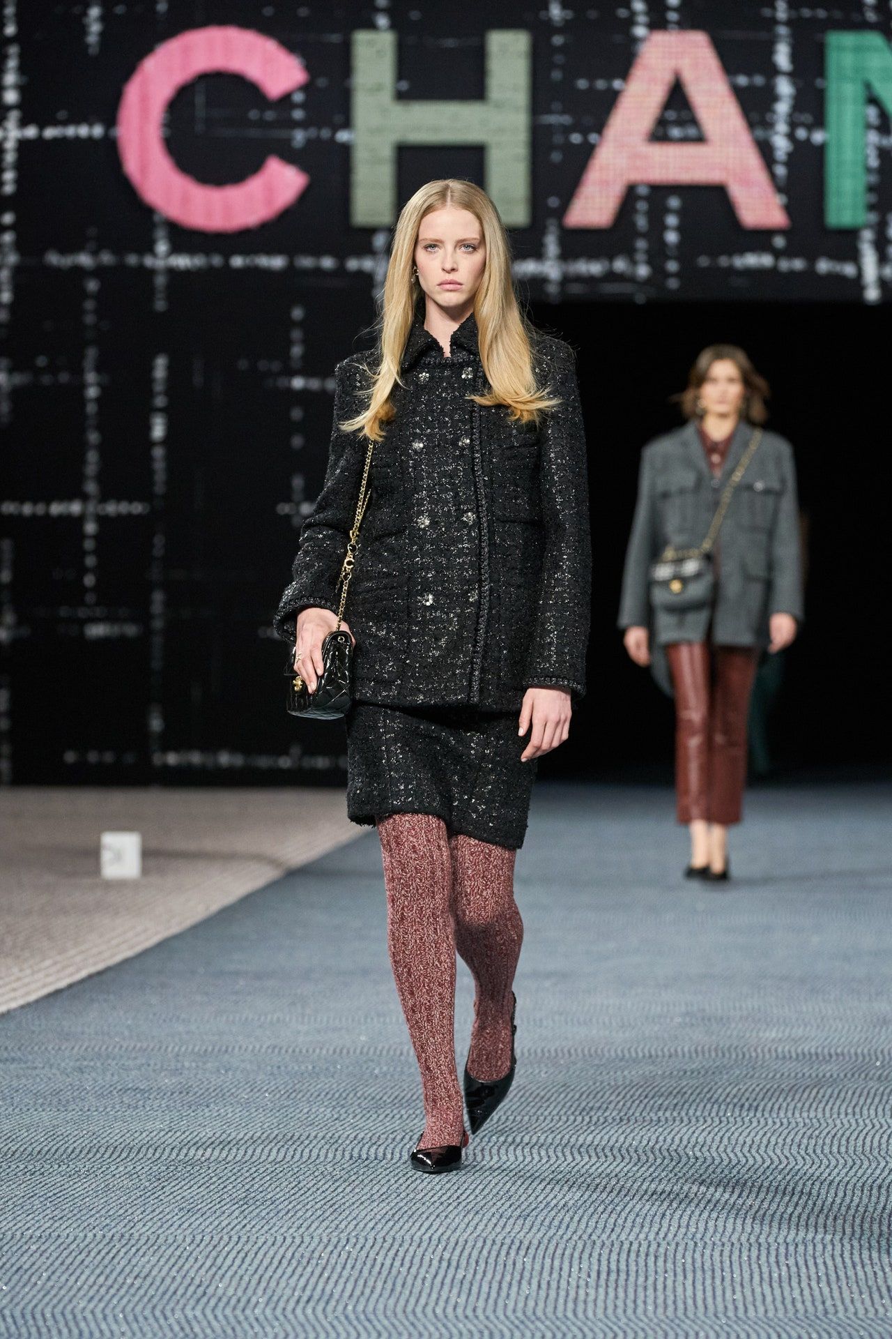 00049-chanel-fall-2022-ready-to-wear-paris-credit-gorunway-1.jpeg