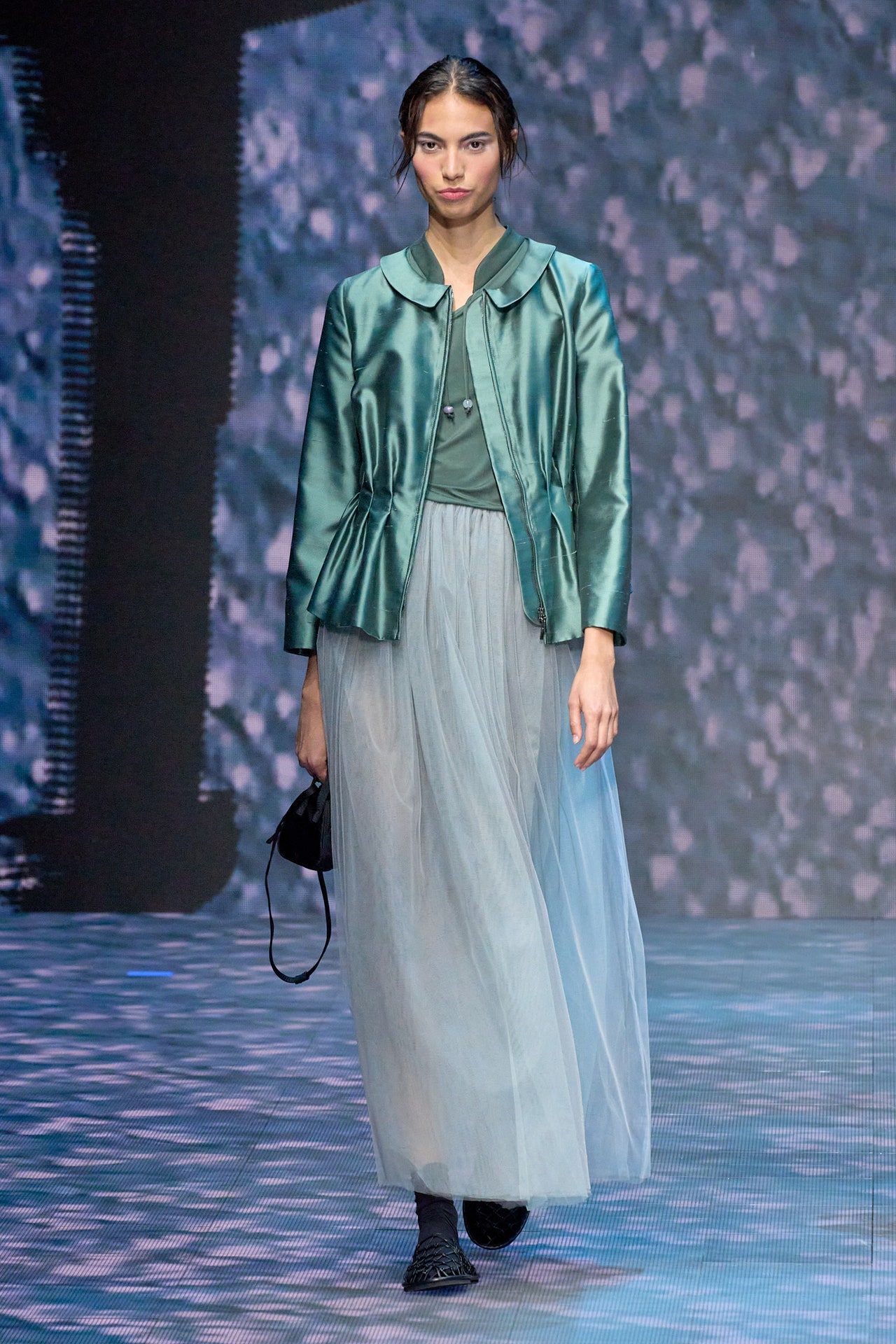 00049-emporio-armani-spring-2023-ready-to-wear-credit-gorunway