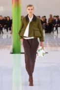 00049-loewe-spring-2023-ready-to-wear-credit-gorunway