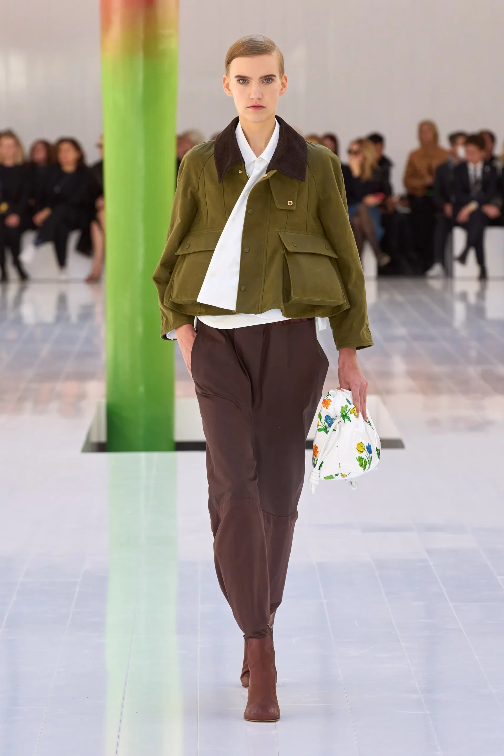 00049-loewe-spring-2023-ready-to-wear-credit-gorunway