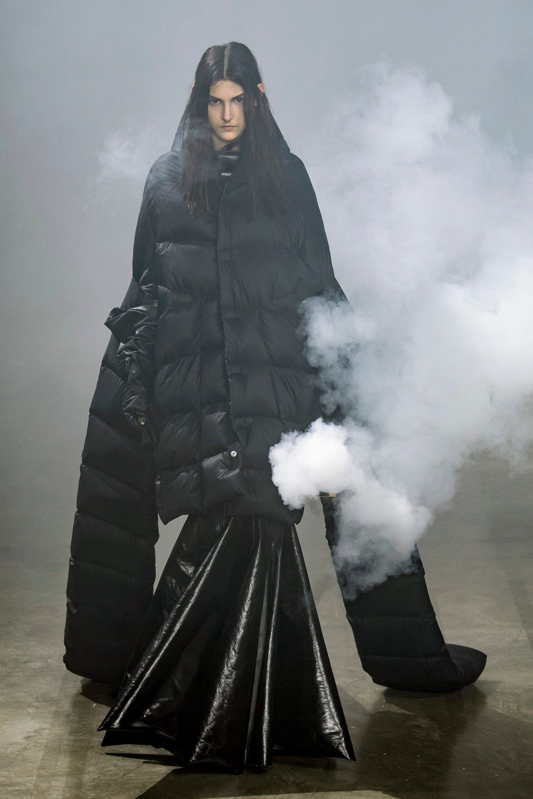 00049-rick-owens-fall-2022-ready-to-wear-paris-credit-gorunway-3.jpg