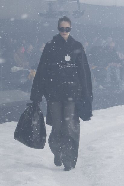 00050-balenciaga-fall-2022-ready-to-wear-paris-credit-brand-1.jpg