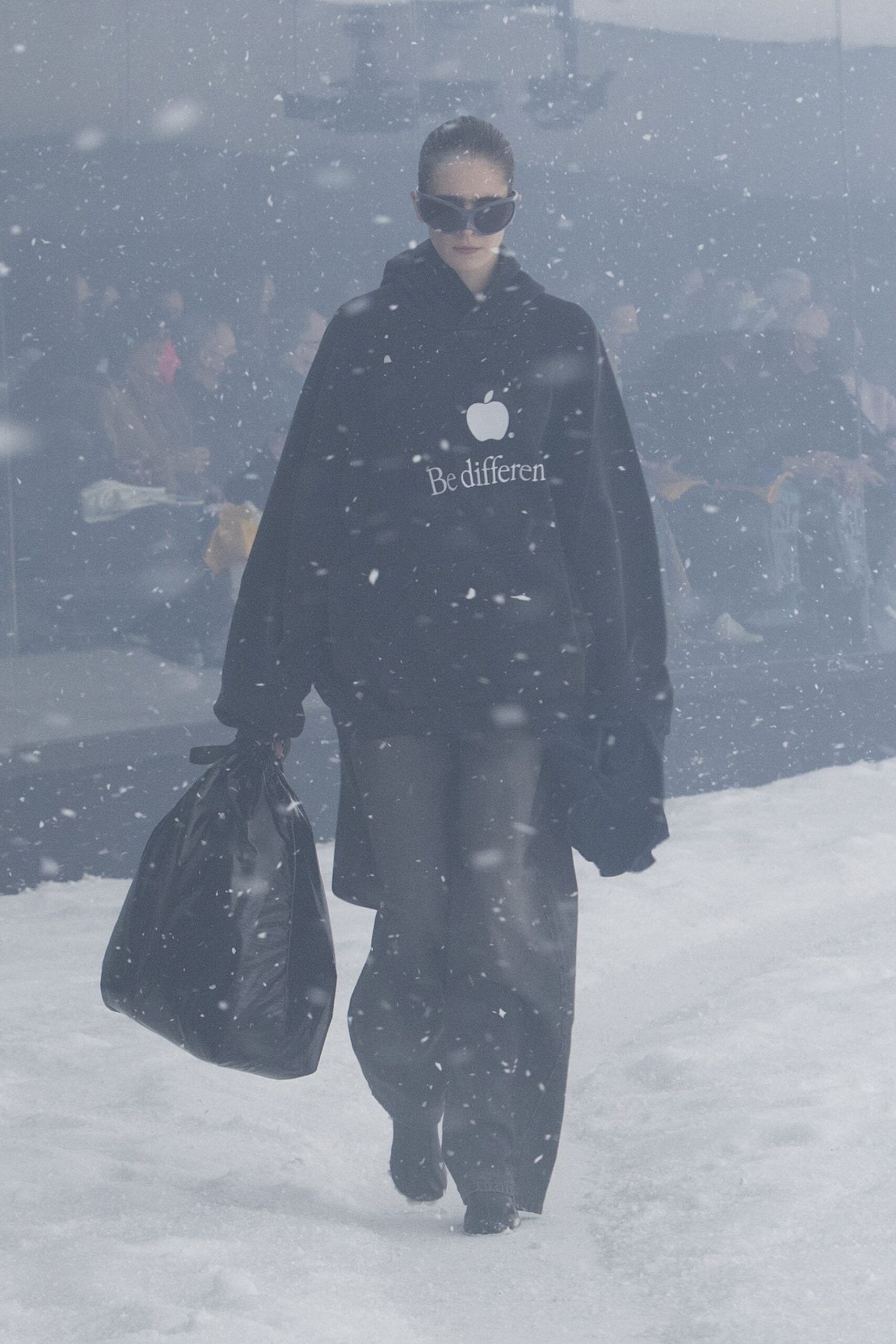 00050-balenciaga-fall-2022-ready-to-wear-paris-credit-brand-1.jpg