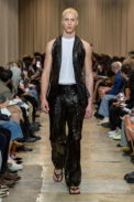 00050-burberry-spring-2023-ready-to-wear-credit-brand