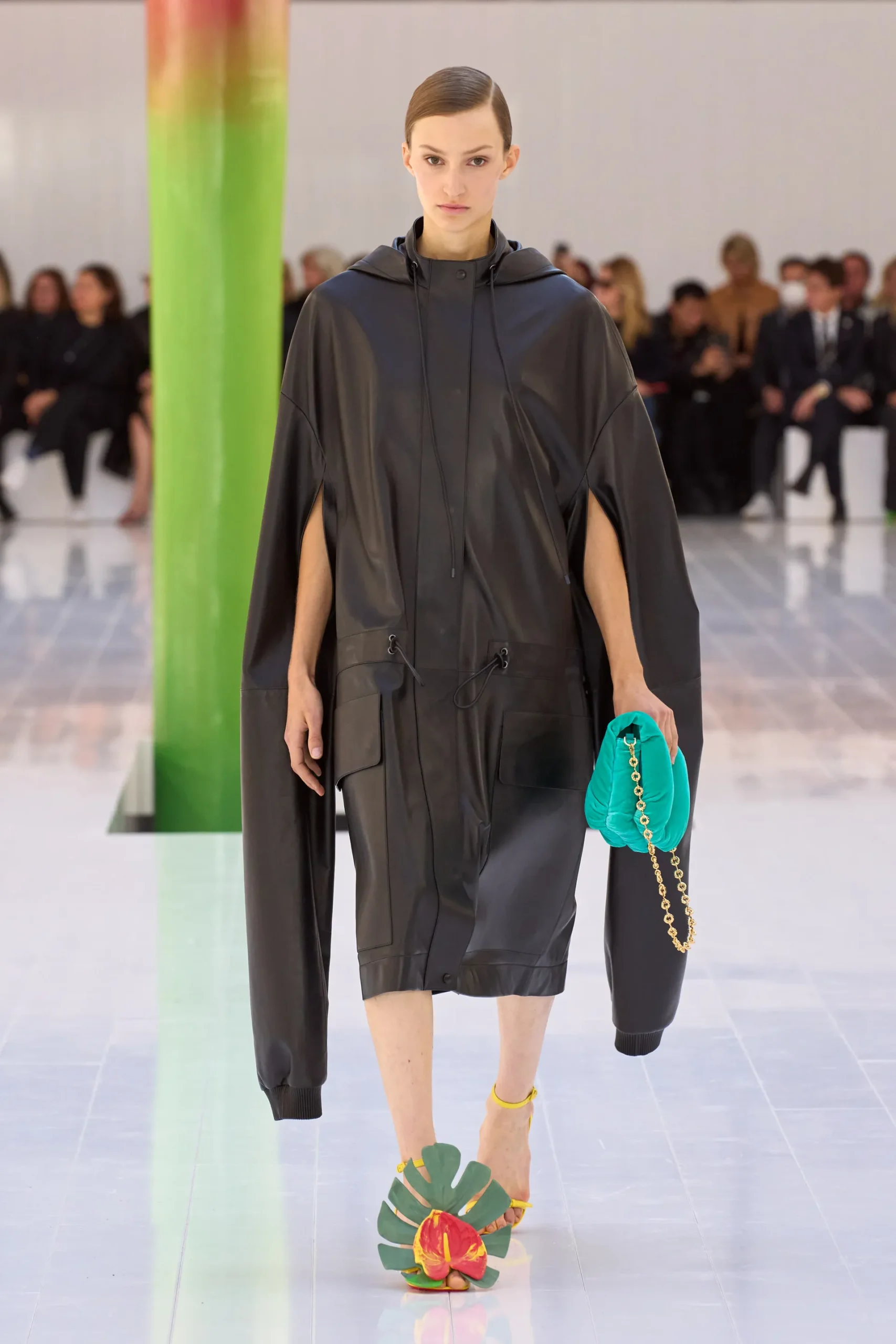 00050-loewe-spring-2023-ready-to-wear-credit-gorunway