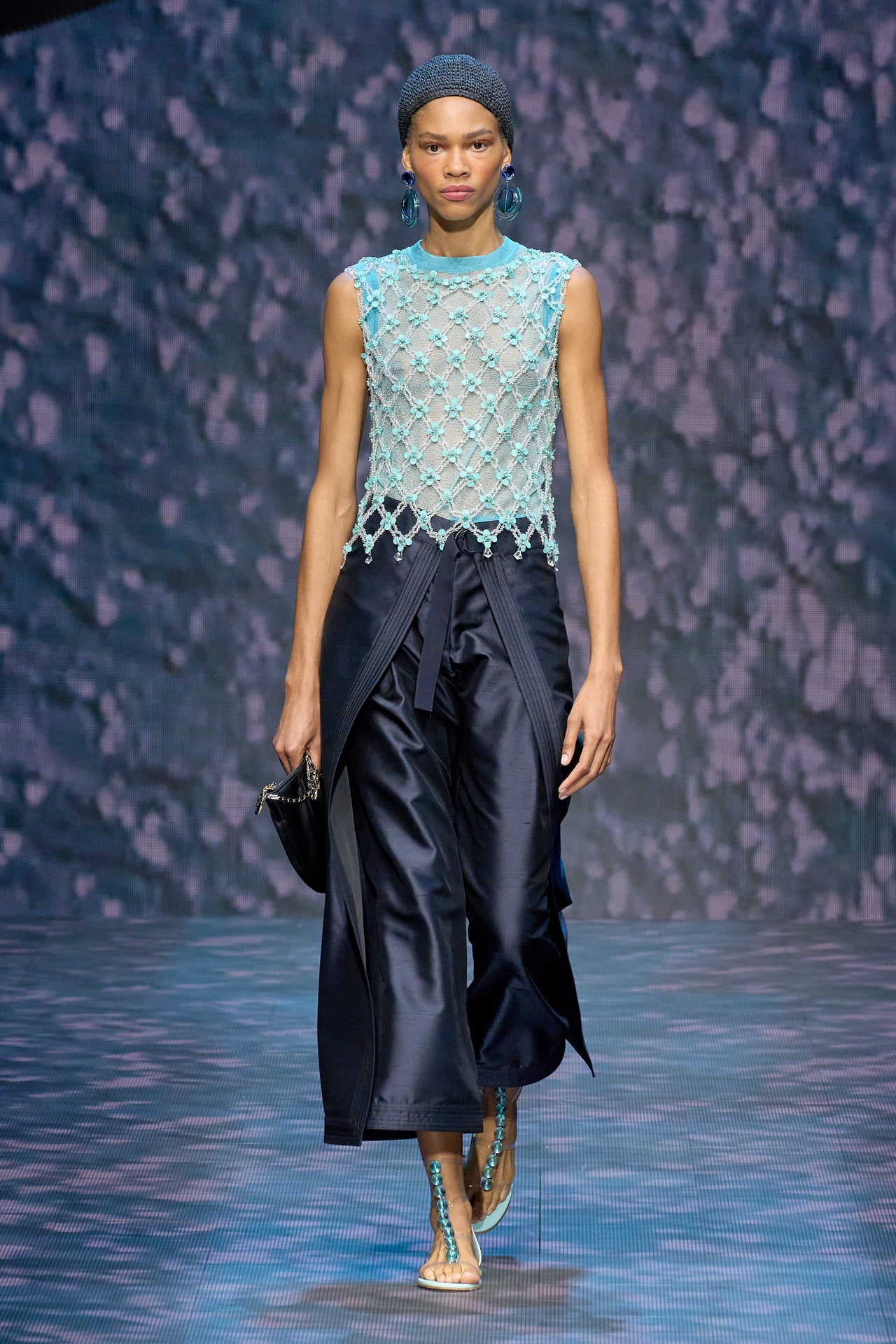 00051-emporio-armani-spring-2023-ready-to-wear-credit-gorunway