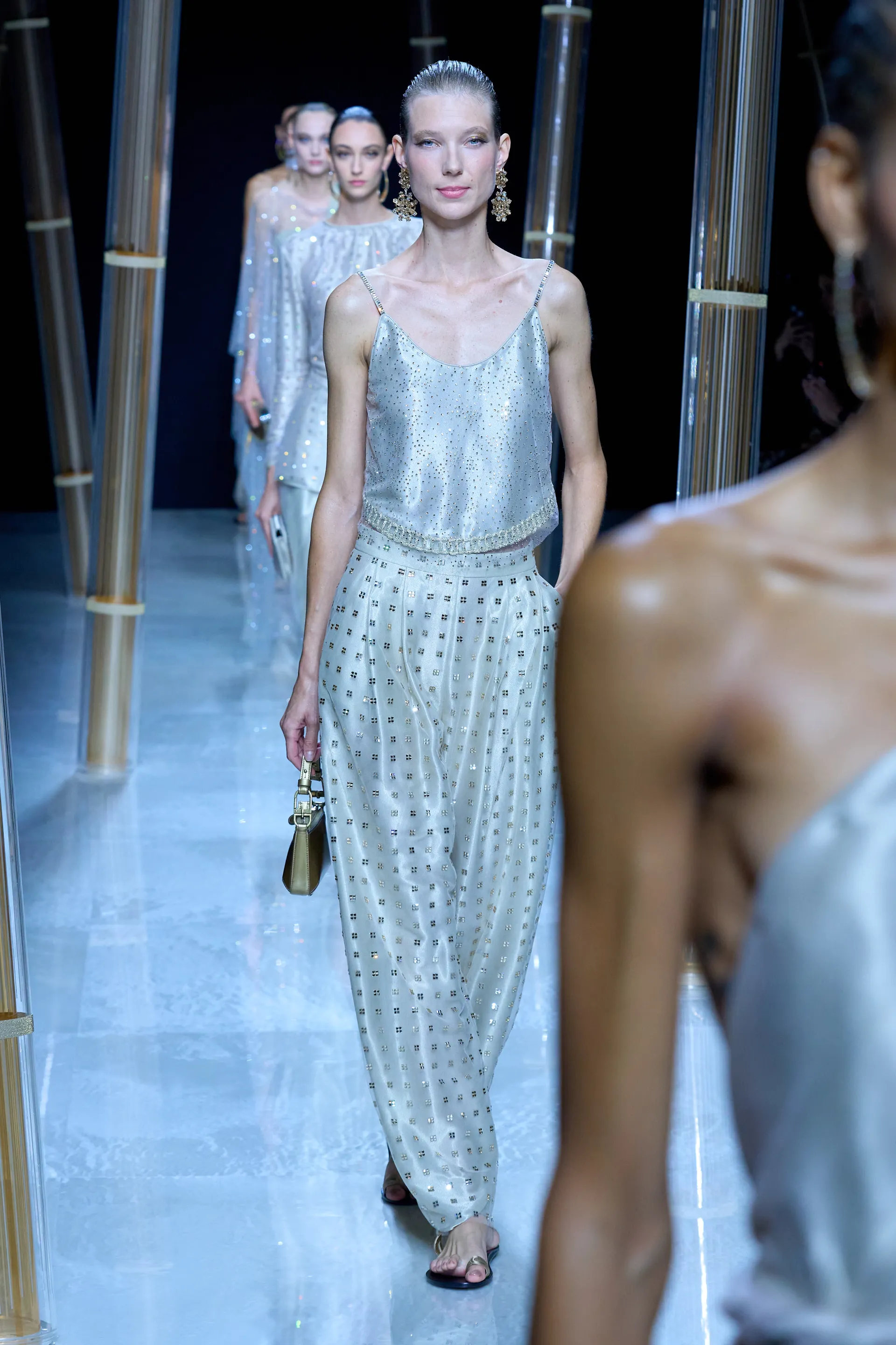00051-giorgio-armani-spring-2023-ready-to-wear-credit-gorunway