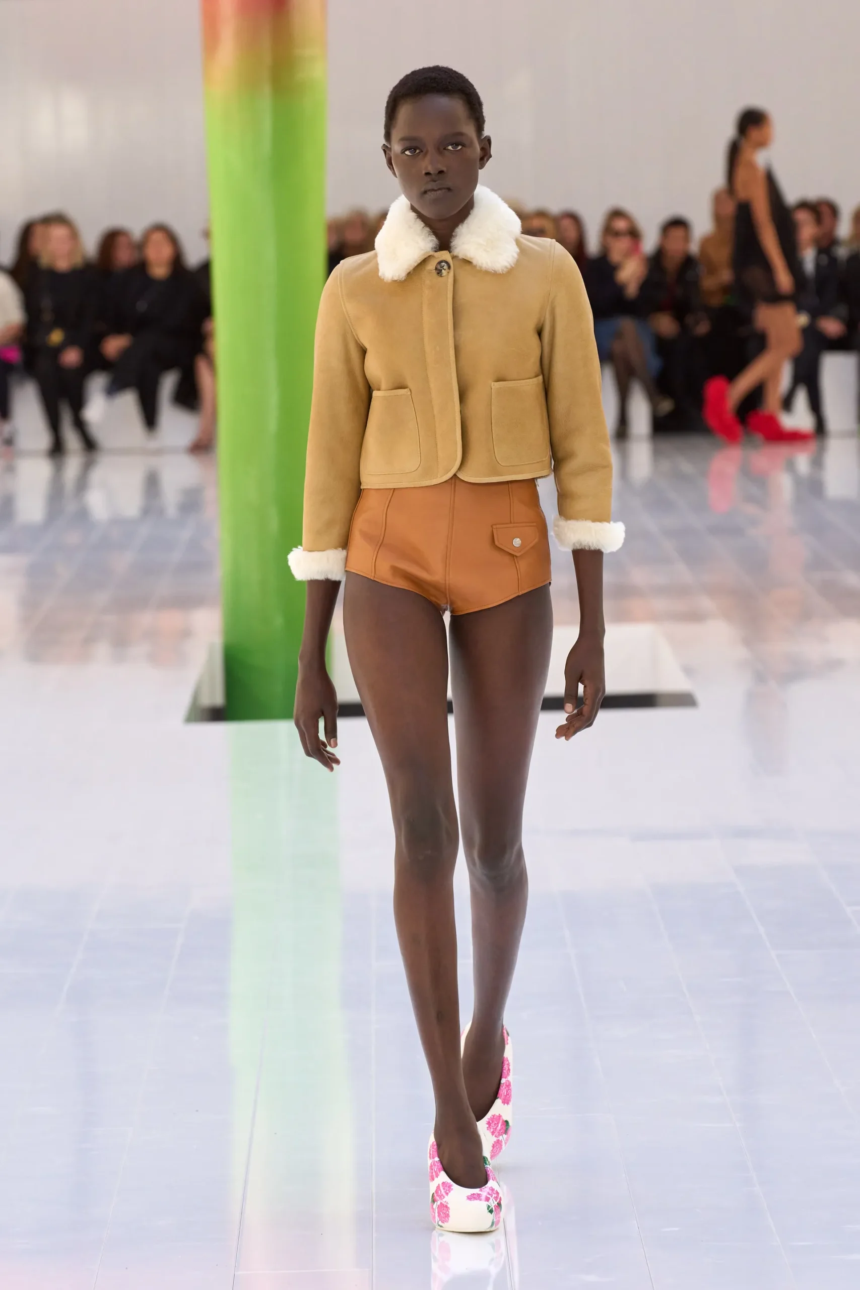 00051-loewe-spring-2023-ready-to-wear-credit-gorunway