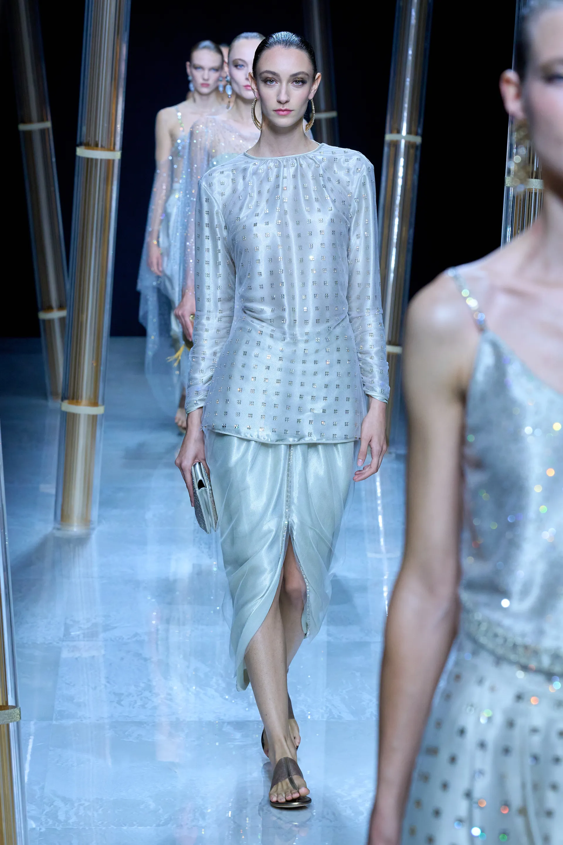 00052-giorgio-armani-spring-2023-ready-to-wear-credit-gorunway