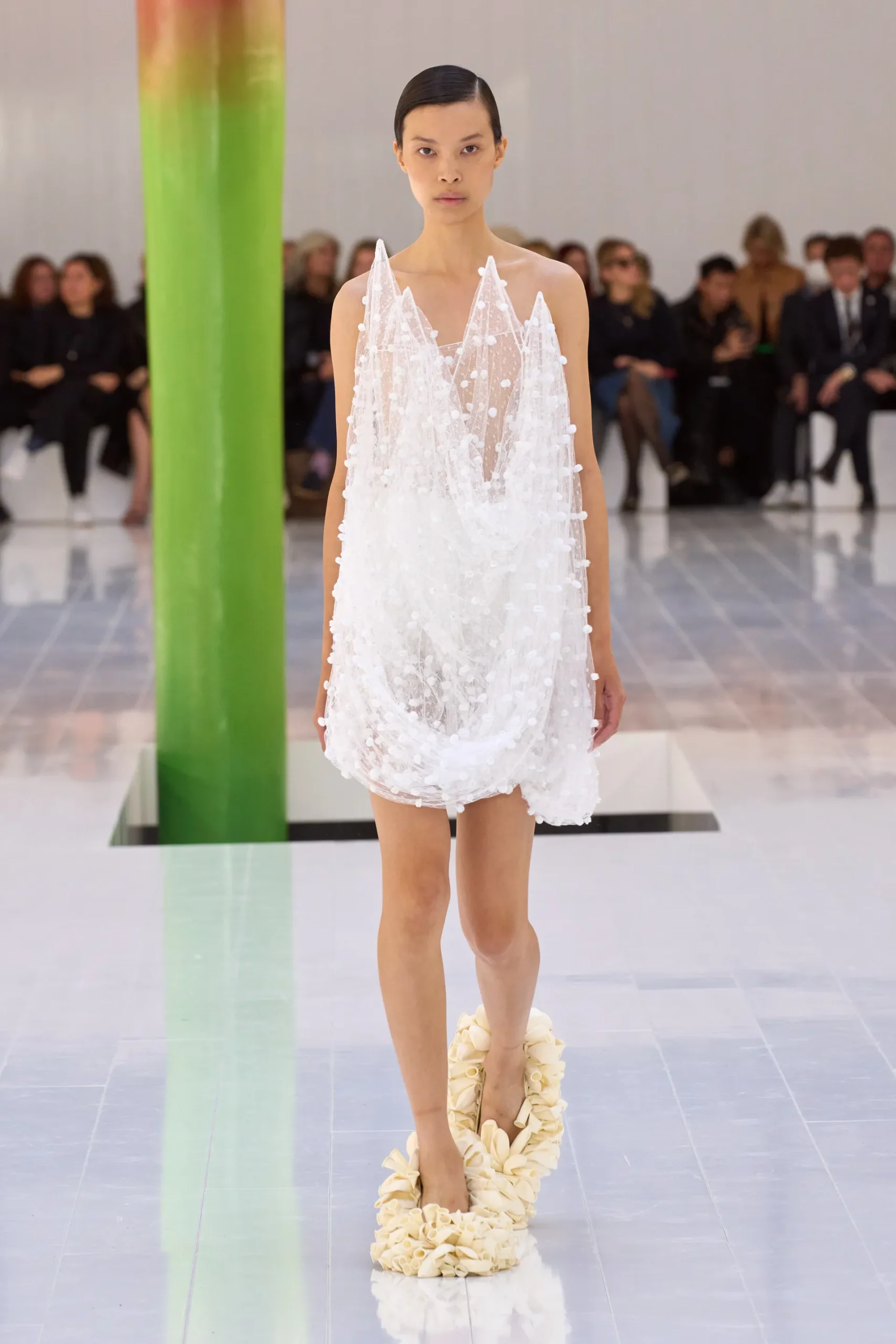 00052-loewe-spring-2023-ready-to-wear-credit-gorunway