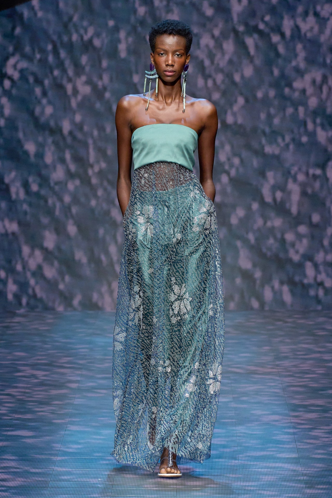 00053-emporio-armani-spring-2023-ready-to-wear-credit-gorunway