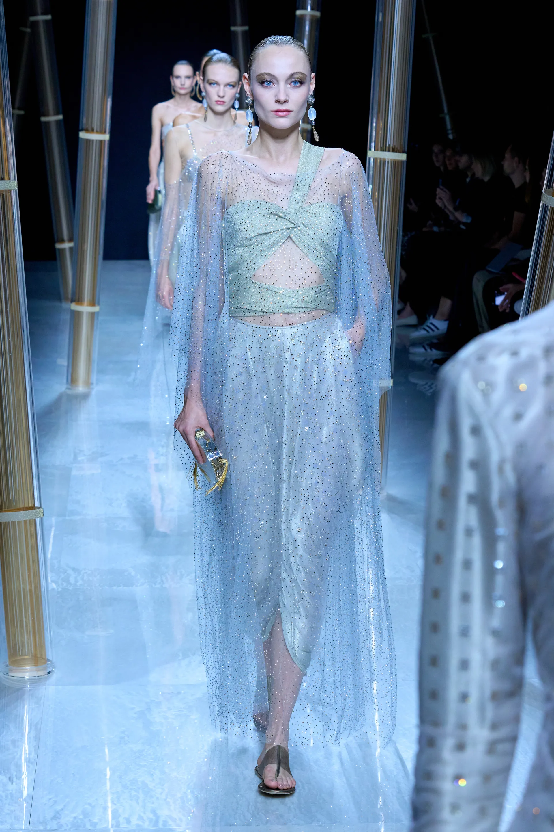 00053-giorgio-armani-spring-2023-ready-to-wear-credit-gorunway