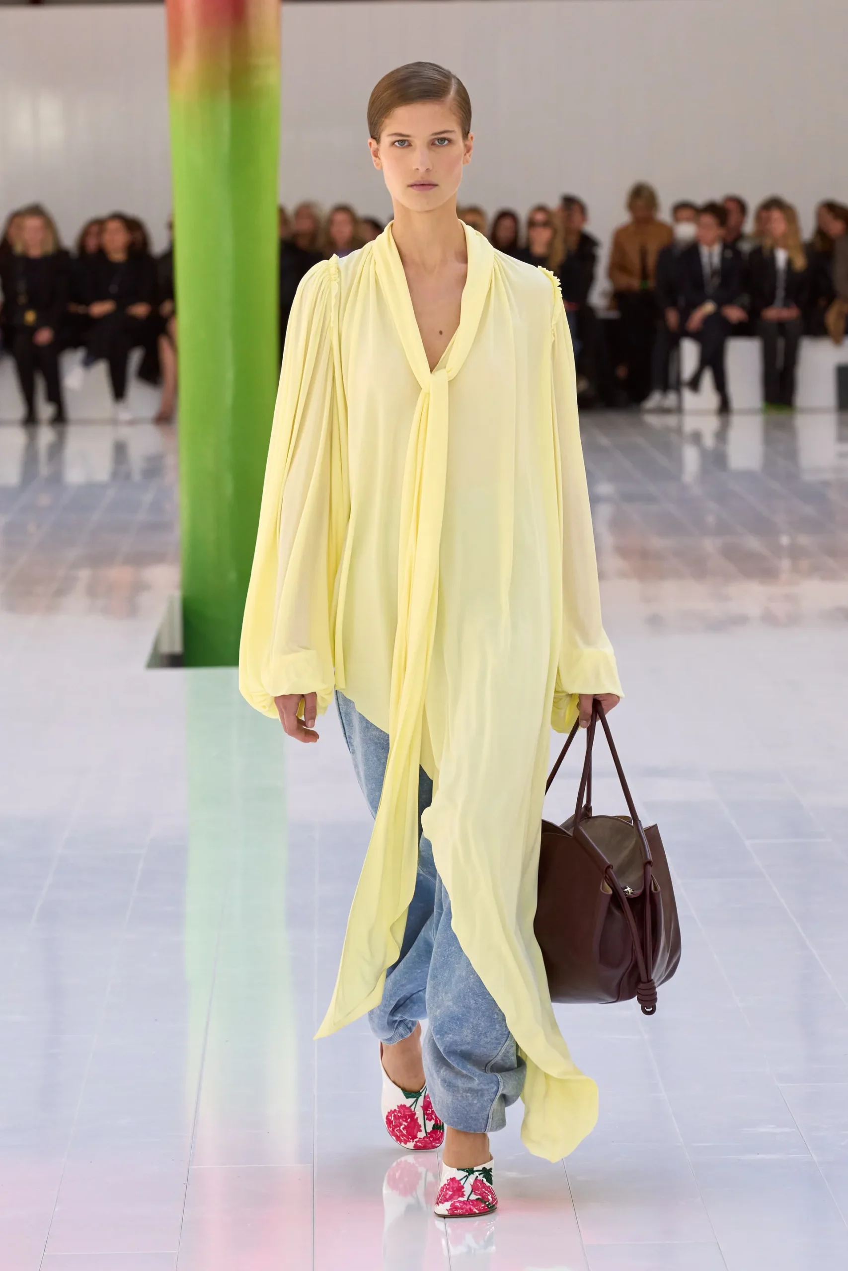 00053-loewe-spring-2023-ready-to-wear-credit-gorunway