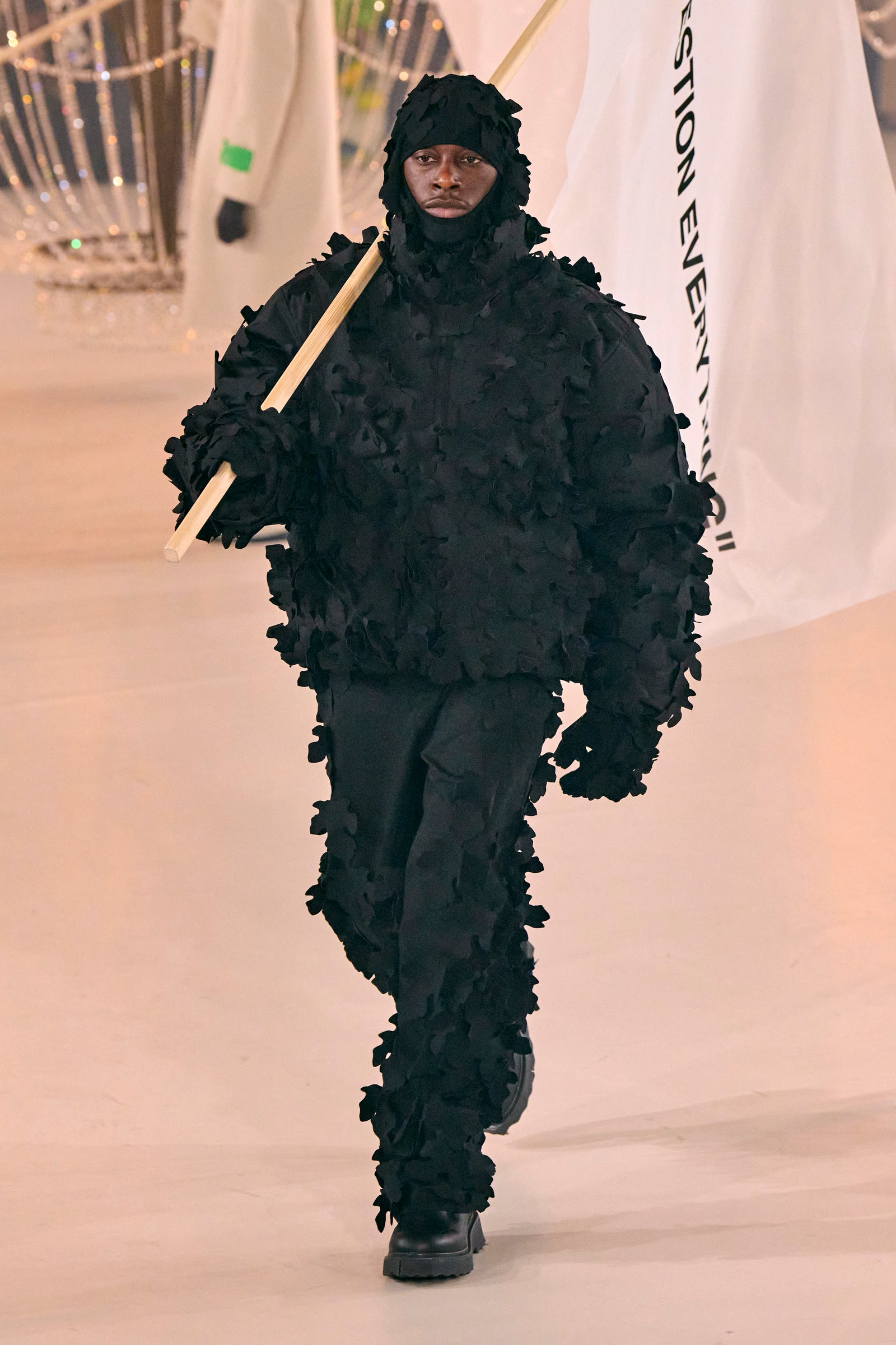 00053-off-white-fall-2022-ready-to-wear-paris-credit-gorunway-1.jpeg