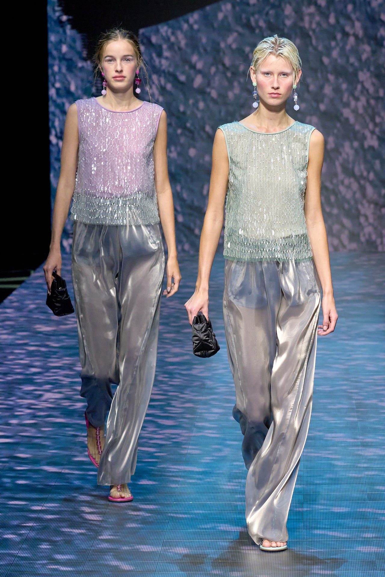 00054-emporio-armani-spring-2023-ready-to-wear-credit-gorunway
