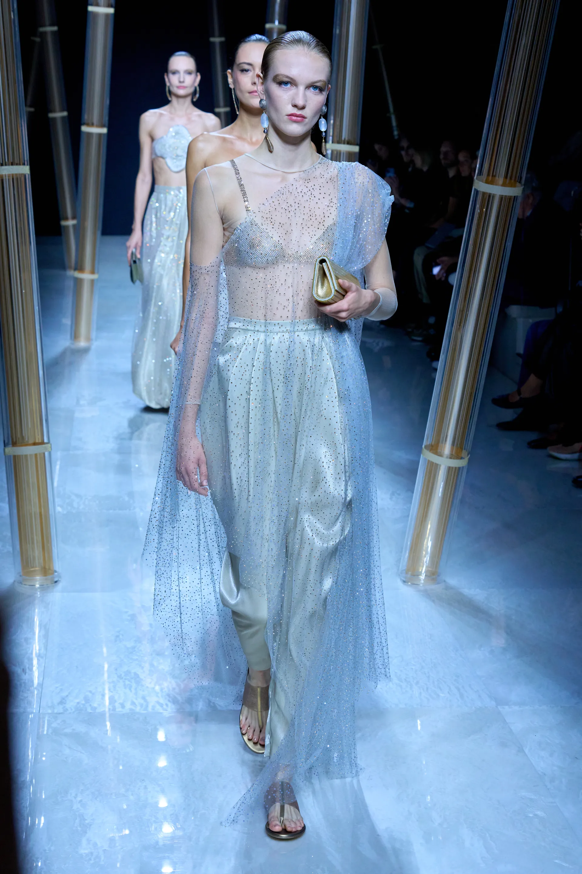 00054-giorgio-armani-spring-2023-ready-to-wear-credit-gorunway