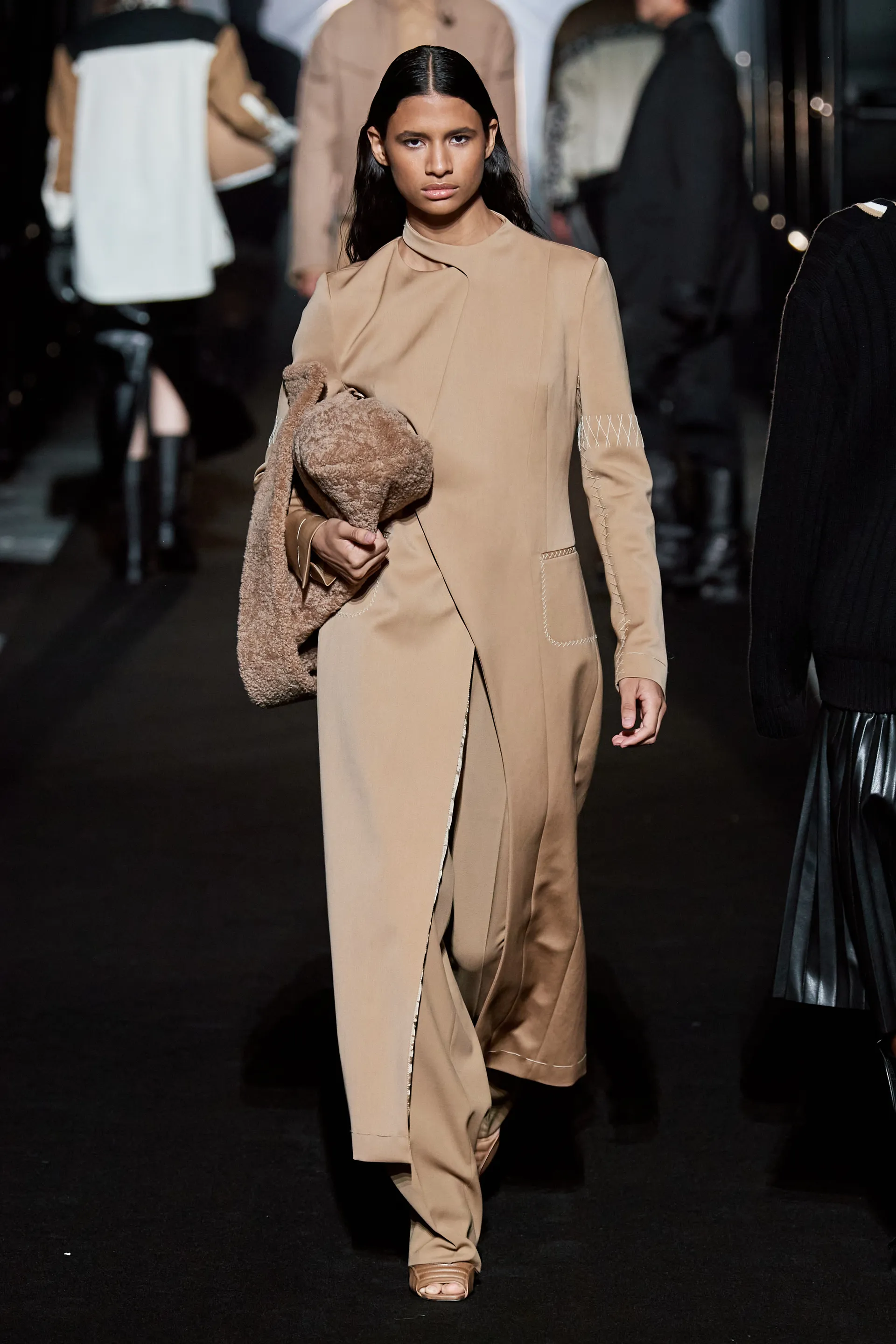 00056-boss-fall-2022-ready-to-wear-credit-gorunway