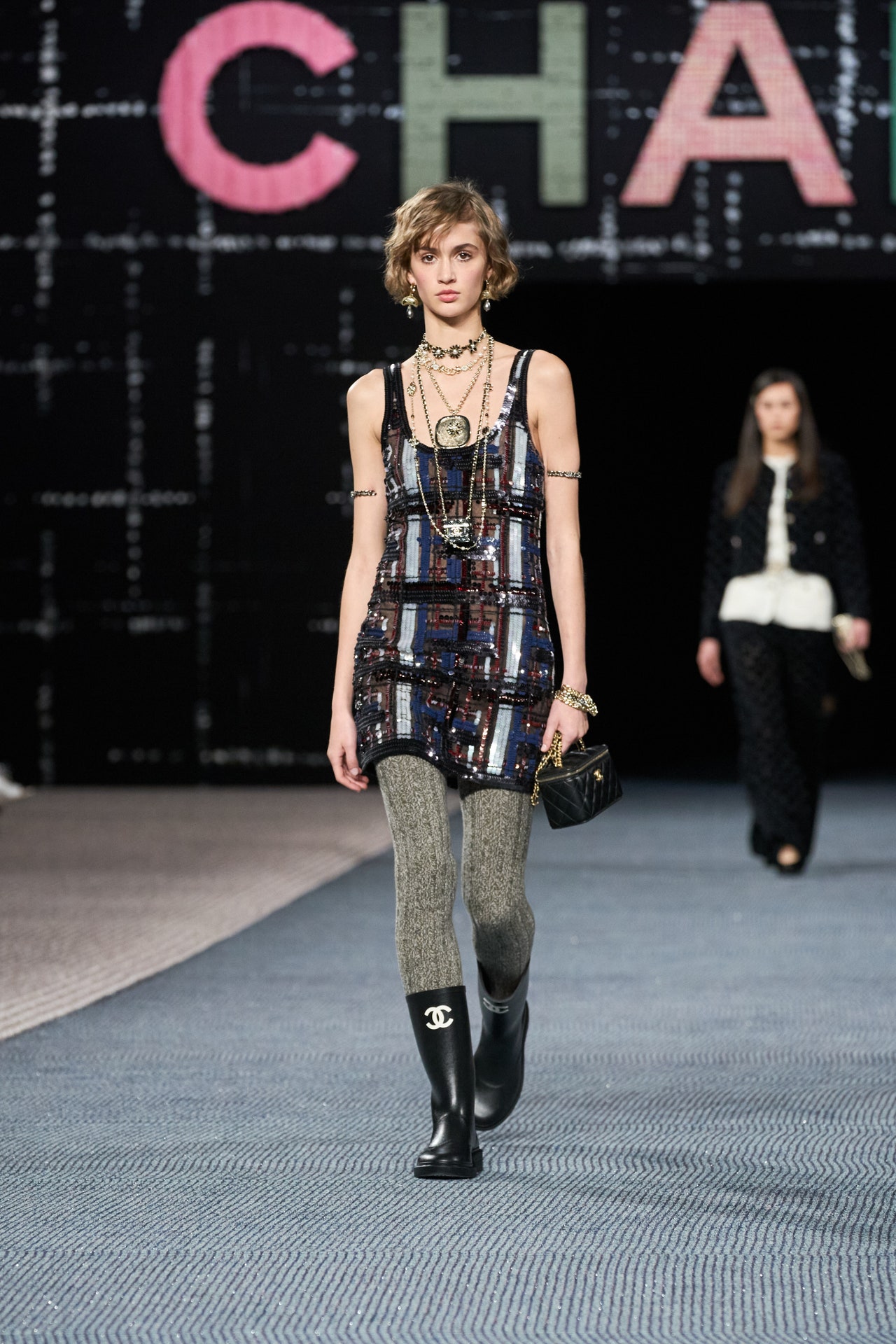 00056-chanel-fall-2022-ready-to-wear-paris-credit-gorunway-1.jpeg