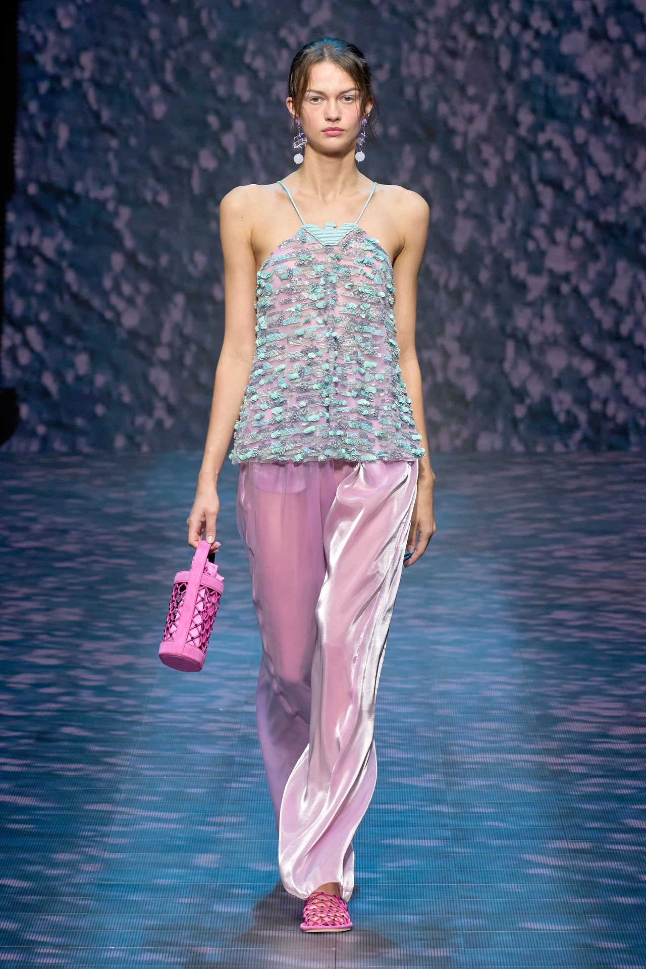 00056-emporio-armani-spring-2023-ready-to-wear-credit-gorunway