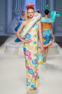 00056-moschino-spring-2023-ready-to-wear-credit-gorunway