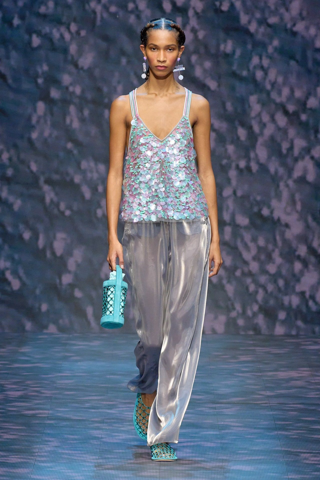 00057-emporio-armani-spring-2023-ready-to-wear-credit-gorunway