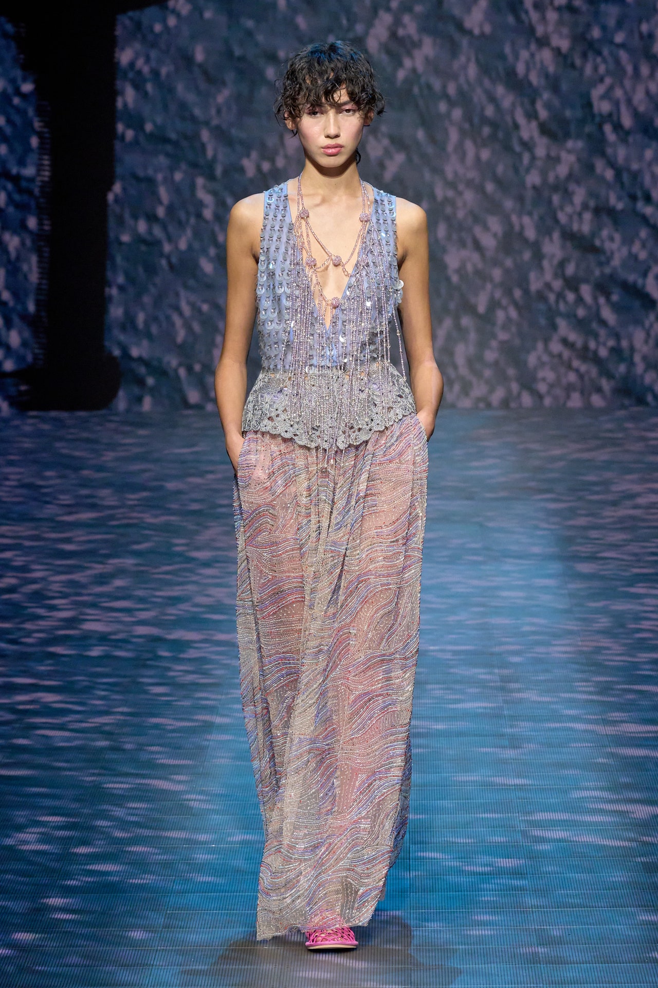 00061-emporio-armani-spring-2023-ready-to-wear-credit-gorunway