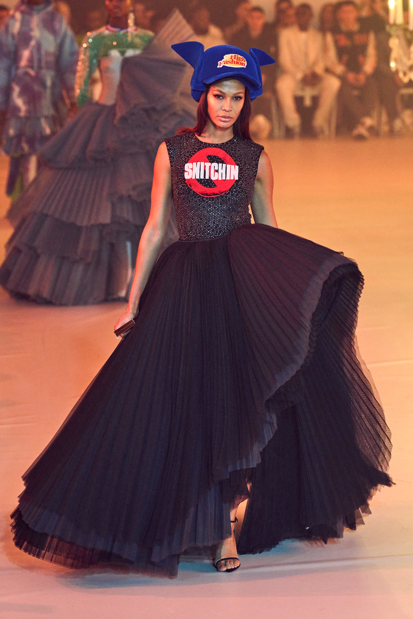 00061-off-white-fall-2022-ready-to-wear-paris-credit-gorunway-1.jpeg