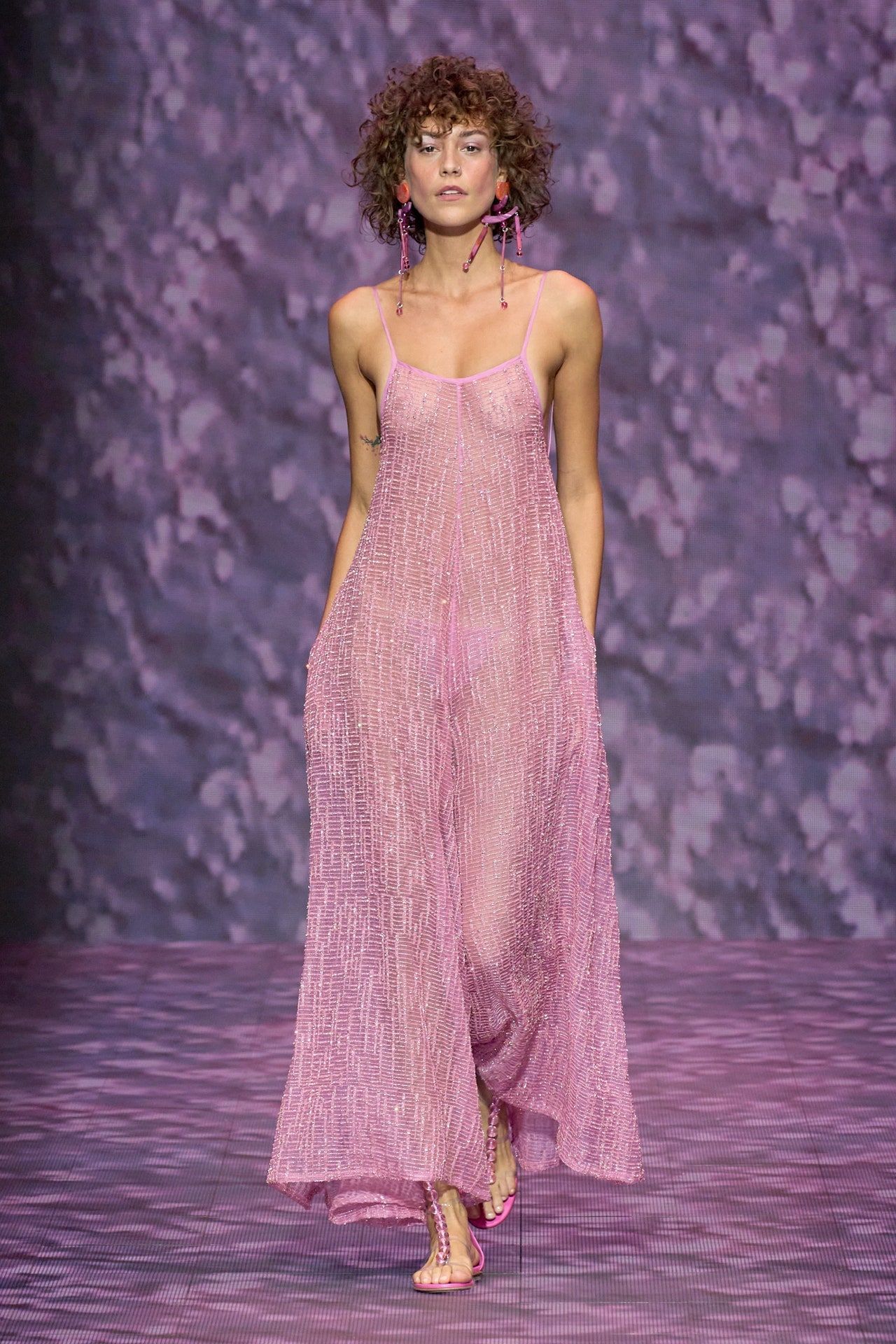 00063-emporio-armani-spring-2023-ready-to-wear-credit-gorunway