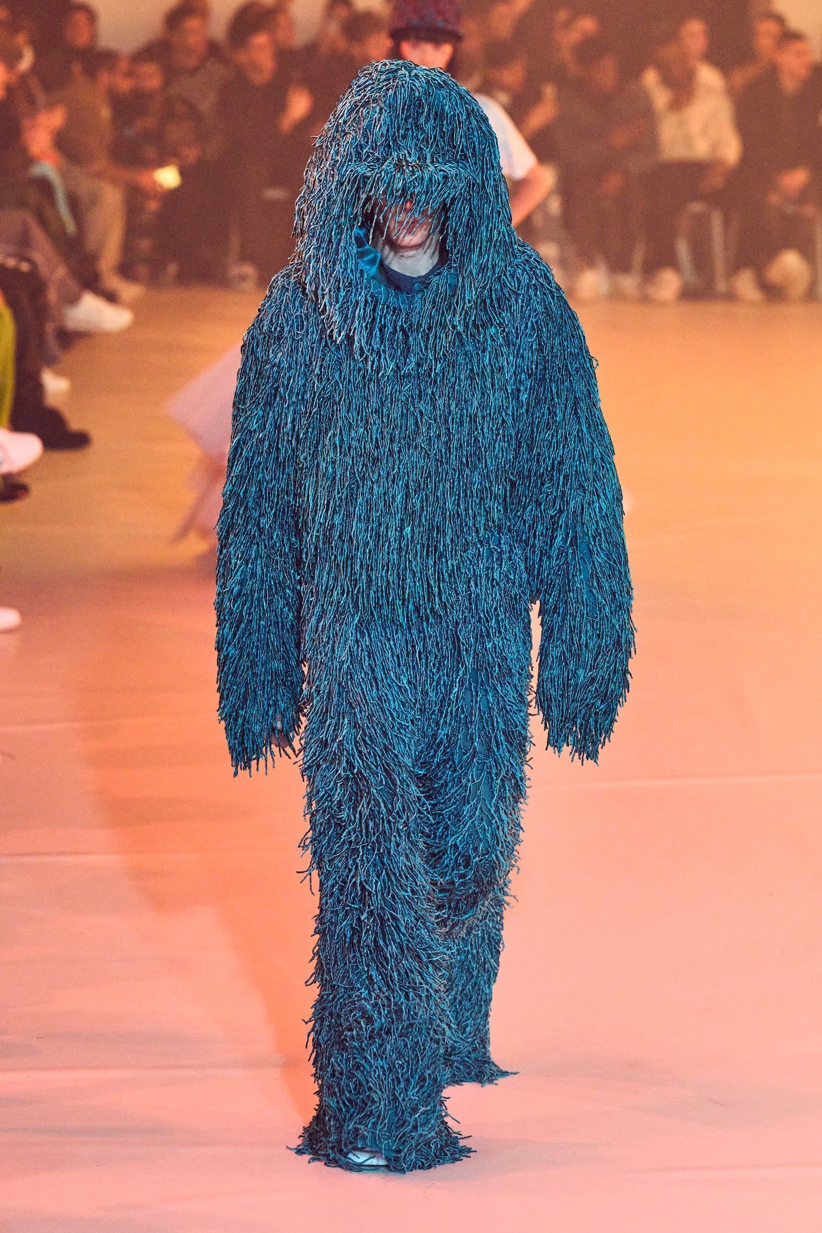 00064-off-white-fall-2022-ready-to-wear-paris-credit-gorunway-1.jpeg