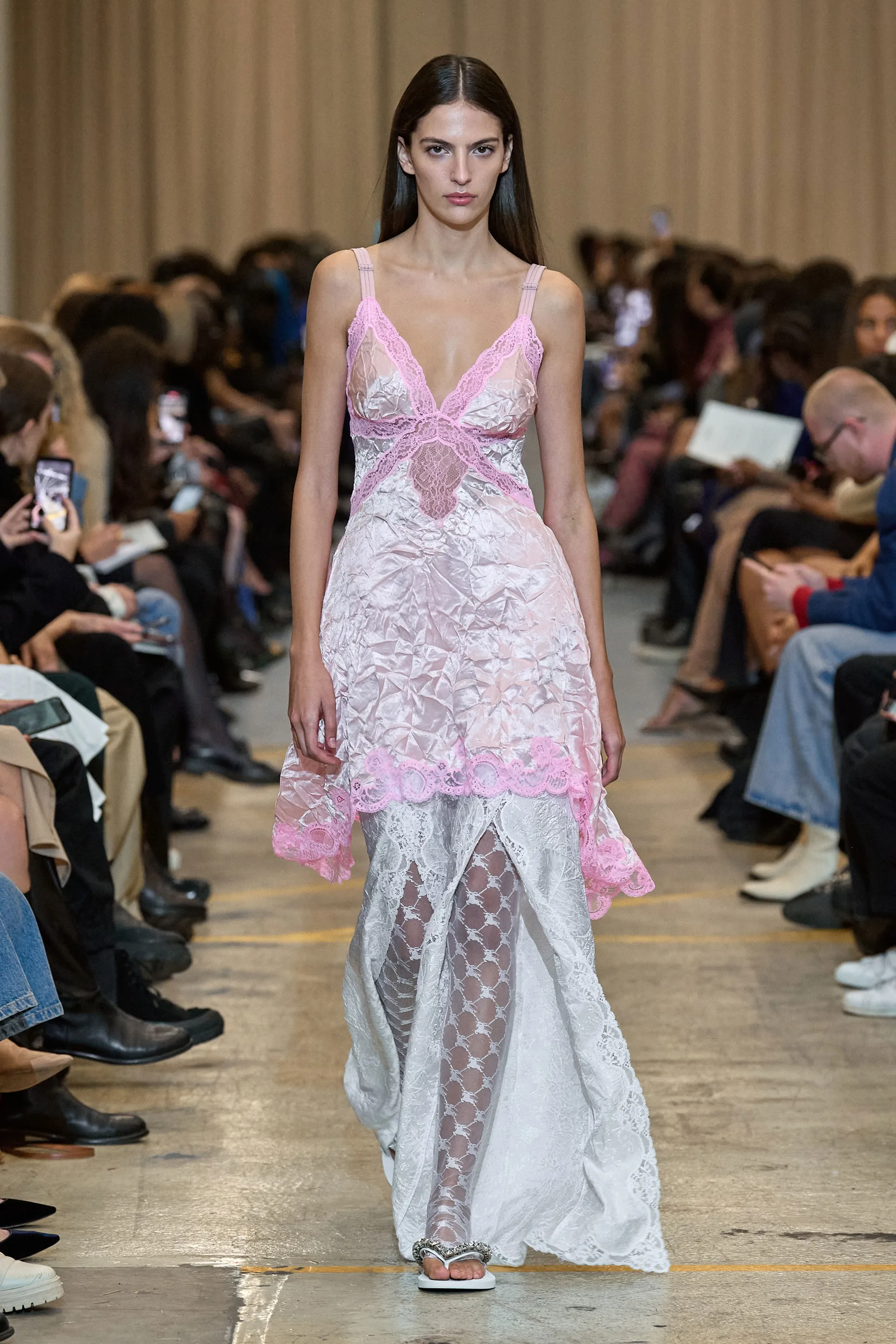 00069-burberry-spring-2023-ready-to-wear-credit-brand