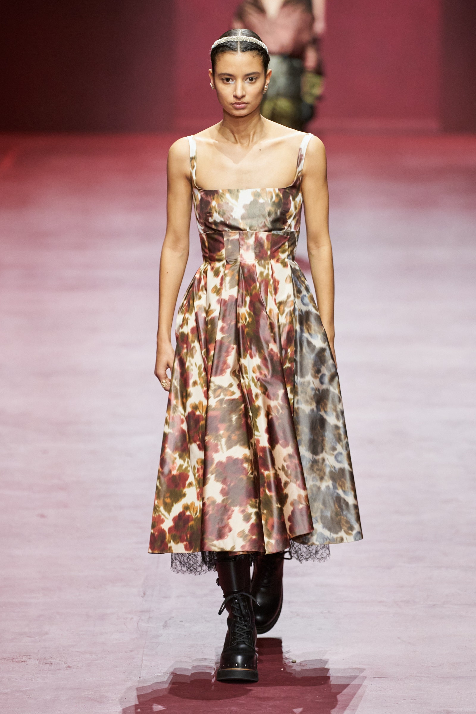 00070-christian-dior-fall-2022-ready-to-wear-paris-credit-gorunway-1.jpeg