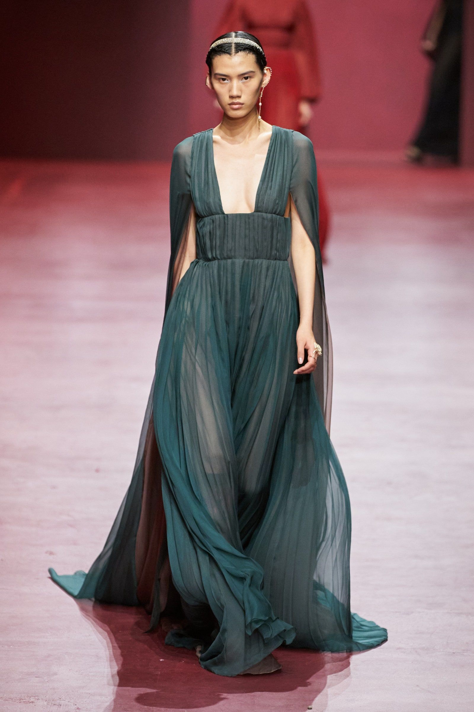 00077-christian-dior-fall-2022-ready-to-wear-paris-credit-gorunway-1.jpeg