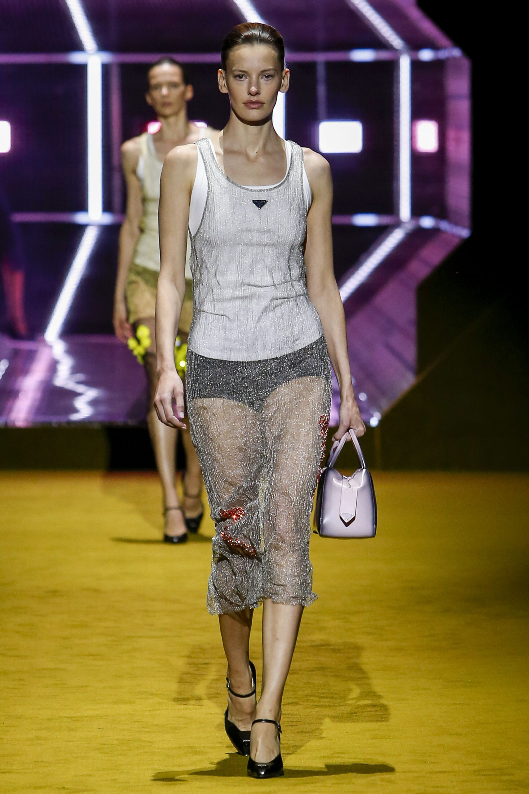 05-pradadonnafw22-1.jpg