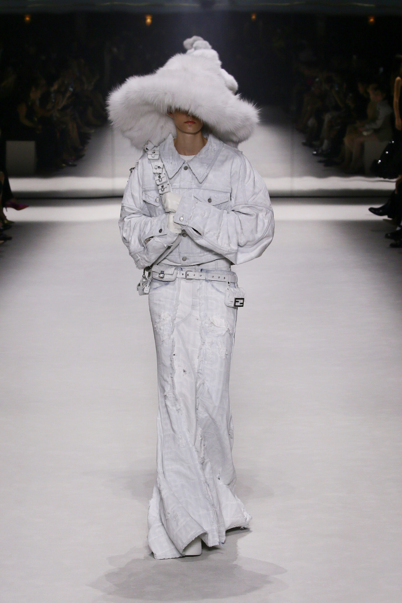 44_Fendi_25_Baguette