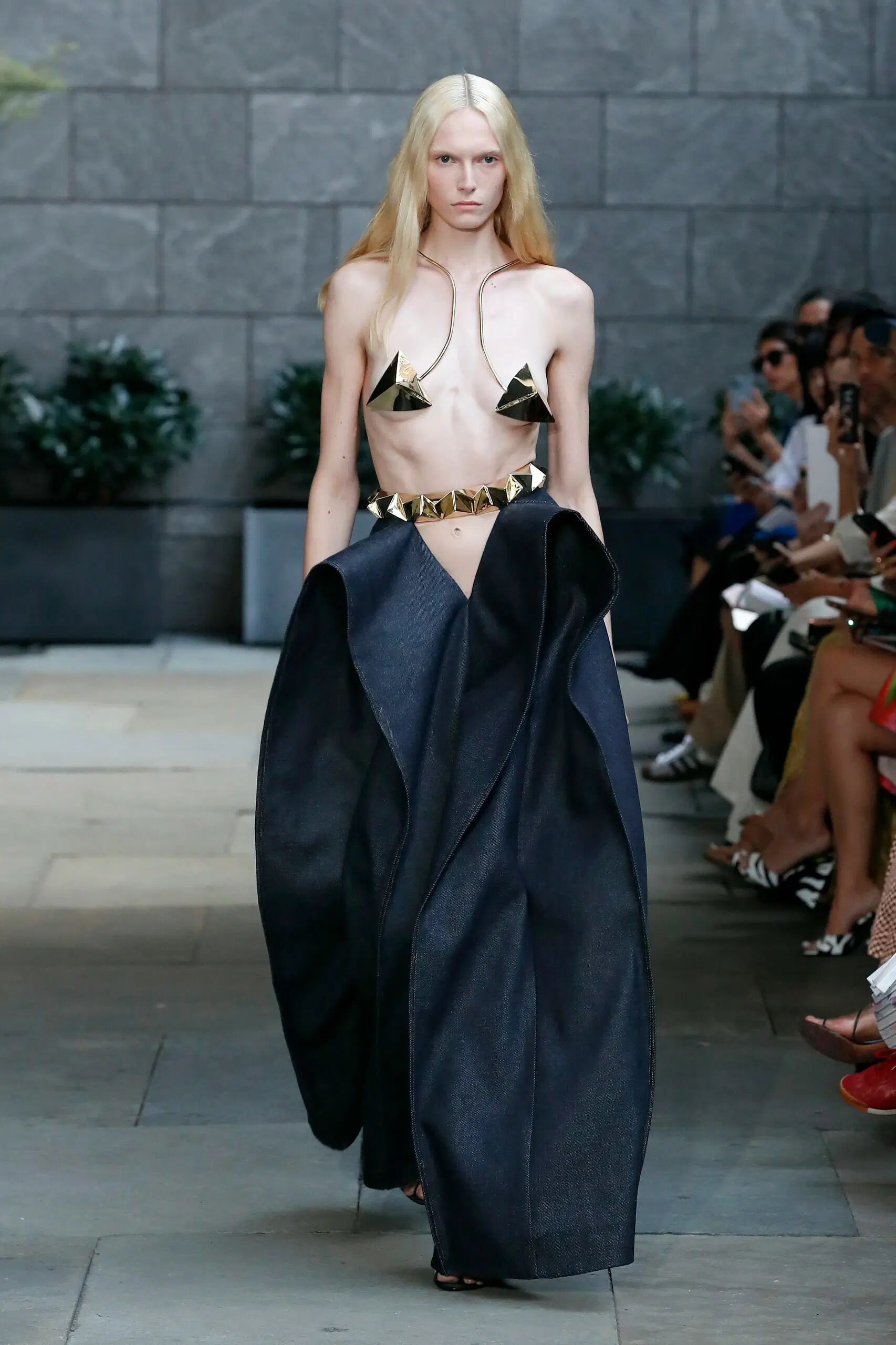 Area-Ready-To-Wear-Spring-Summer-2023-New-York-Fashion-Week-Runway-003