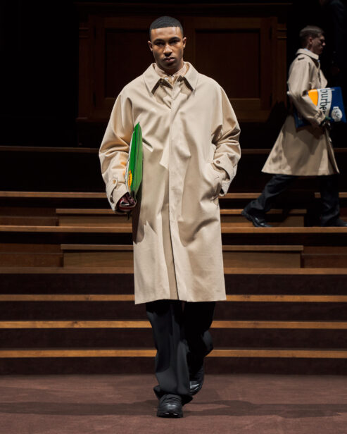 burberry-autumn-winter-2022-menswear-collection-look-2-1.jpg
