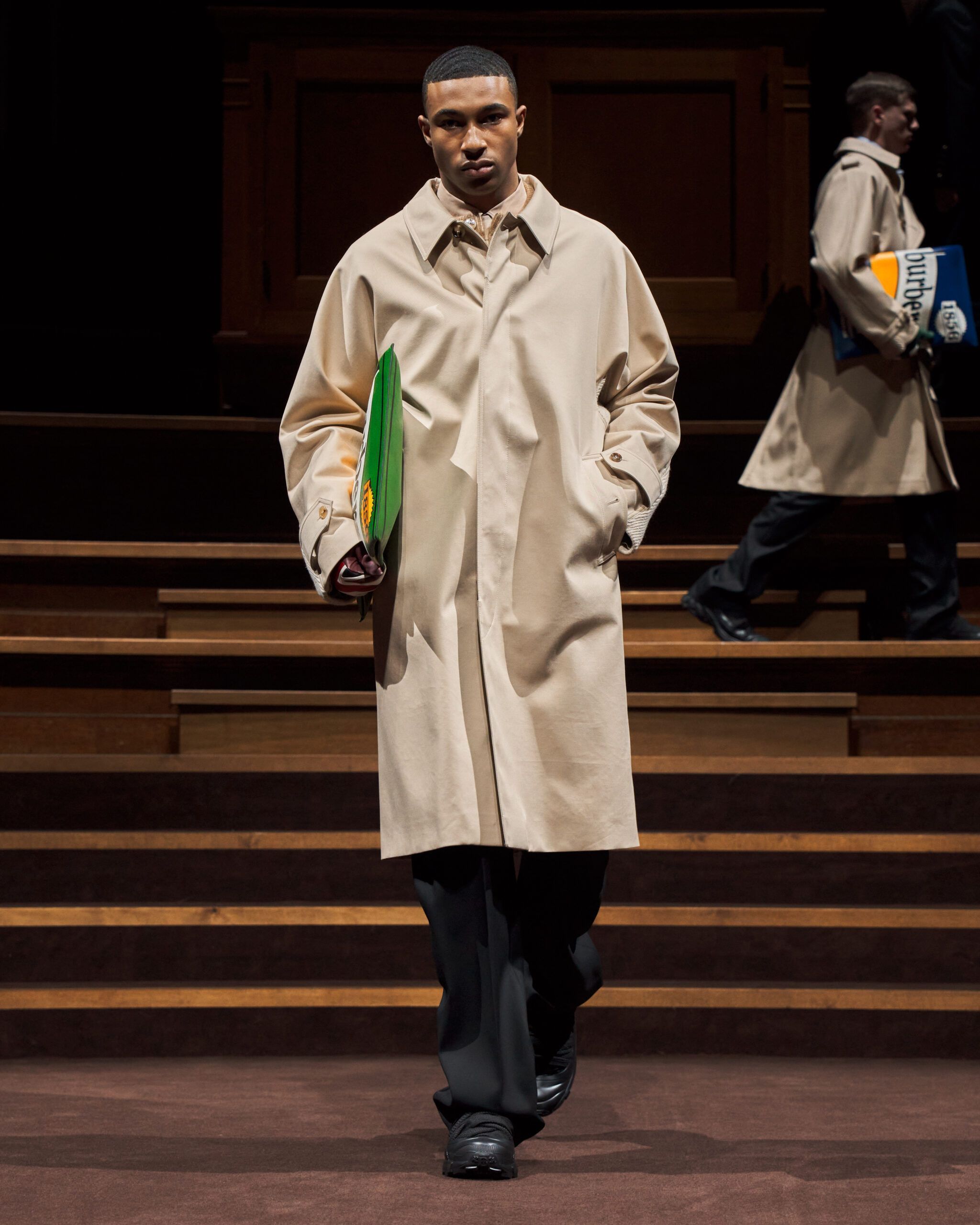 burberry-autumn-winter-2022-menswear-collection-look-2-1.jpg