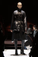 burberry-autumn-winter-2022-womenswear-collection-look-1-1.jpg