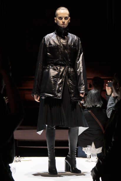 burberry-autumn-winter-2022-womenswear-collection-look-1-1.jpg
