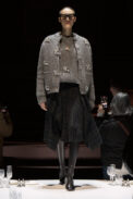 burberry-autumn-winter-2022-womenswear-collection-look-11-1.jpg