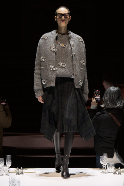 burberry-autumn-winter-2022-womenswear-collection-look-11-1.jpg