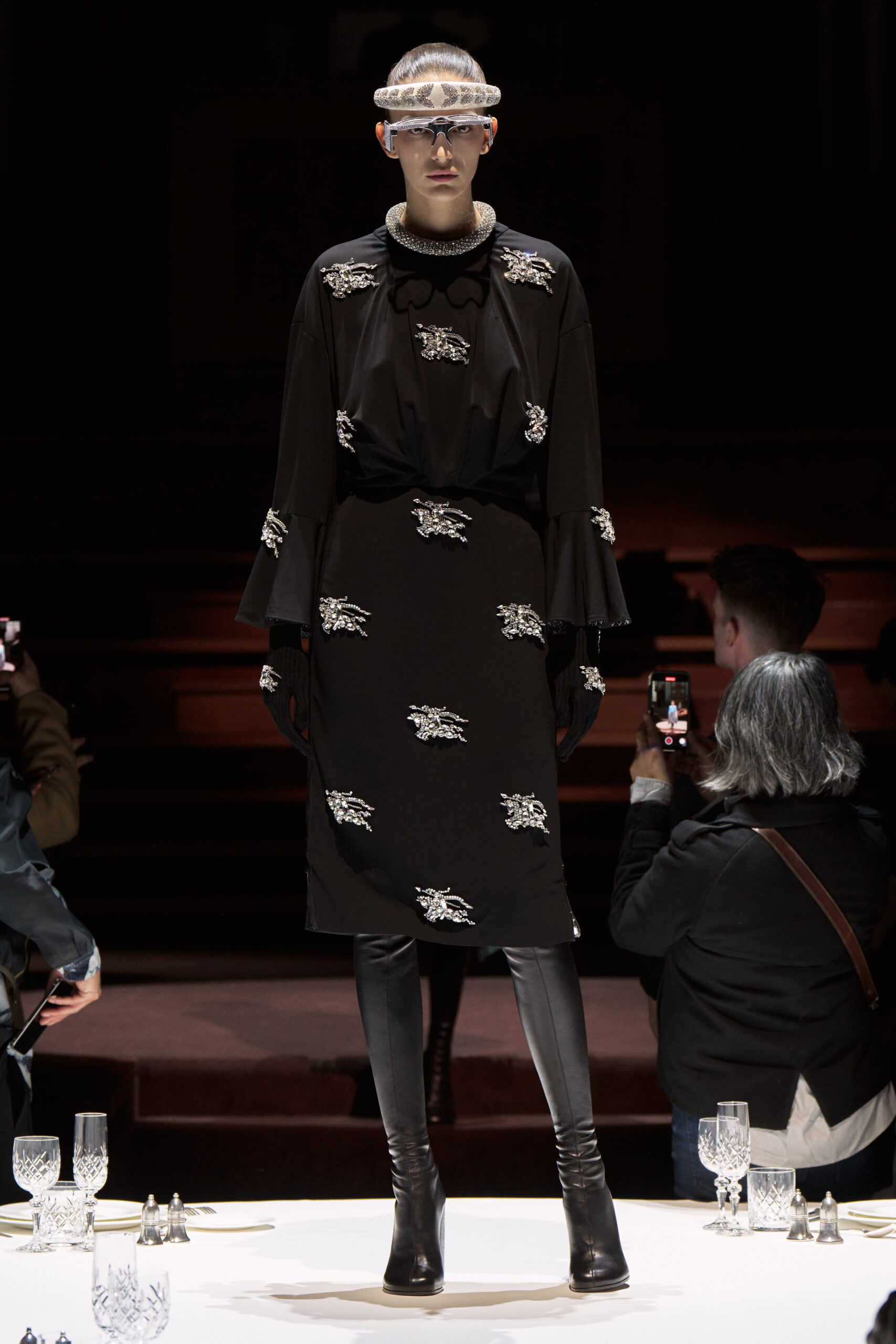 burberry-autumn-winter-2022-womenswear-collection-look-12-1.jpg