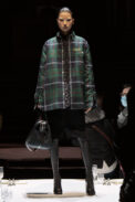 burberry-autumn-winter-2022-womenswear-collection-look-14-1.jpg