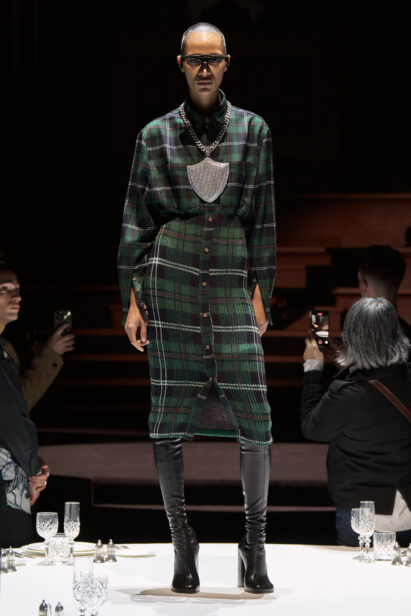 burberry-autumn-winter-2022-womenswear-collection-look-15-1.jpg
