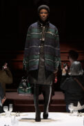 burberry-autumn-winter-2022-womenswear-collection-look-16-1.jpg