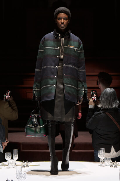 burberry-autumn-winter-2022-womenswear-collection-look-16-1.jpg