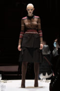 burberry-autumn-winter-2022-womenswear-collection-look-17-1.jpg