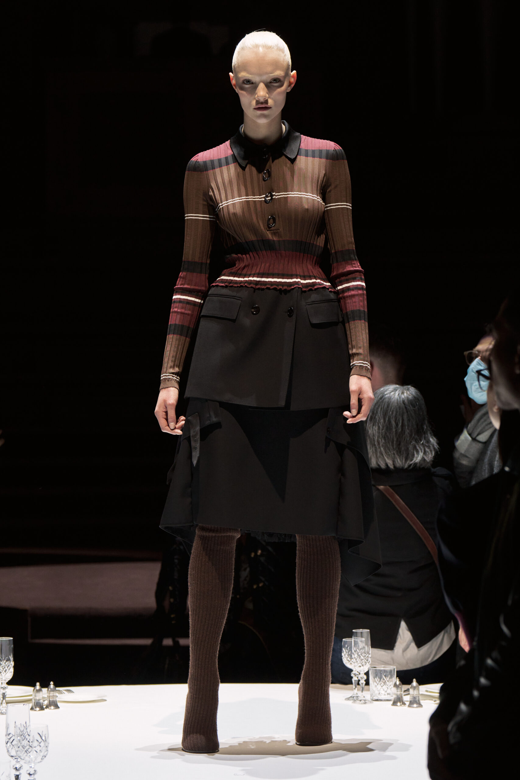 burberry-autumn-winter-2022-womenswear-collection-look-17-1.jpg