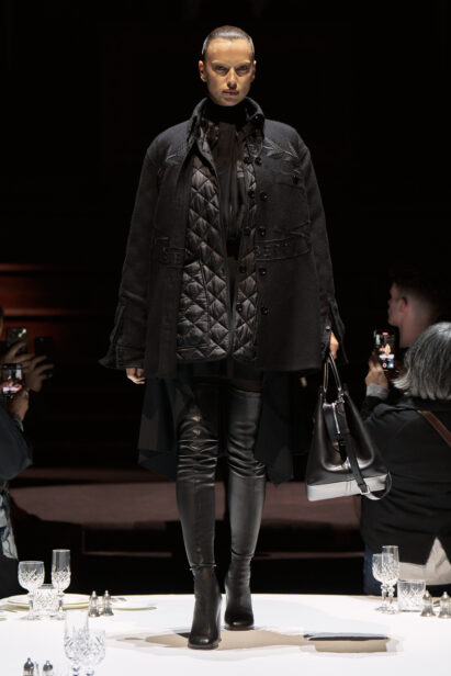 burberry-autumn-winter-2022-womenswear-collection-look-19-1.jpg