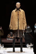 burberry-autumn-winter-2022-womenswear-collection-look-20-1.jpg